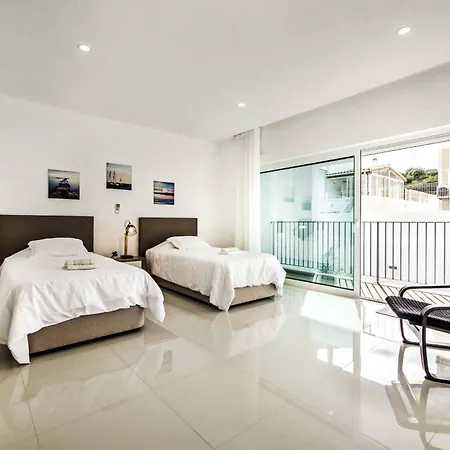 Aventura Αλμπουφέιρα